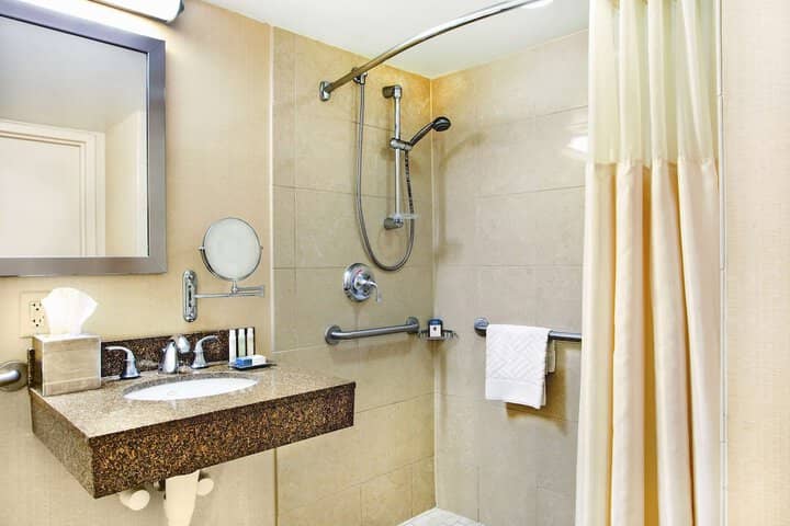 Room 32 of 87