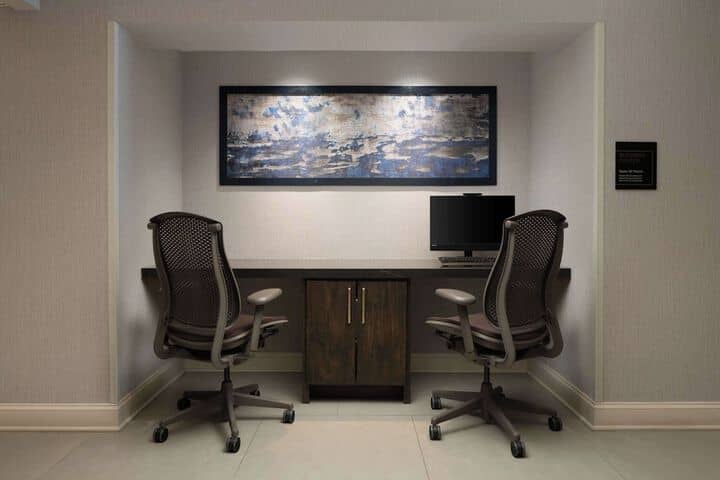 Business Center 84 of 87